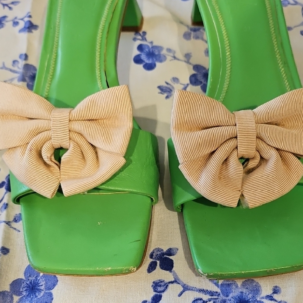 Beige Bow Clip On Accents